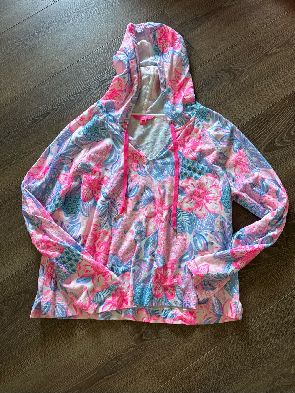 Lilly Pulitzer v neck top